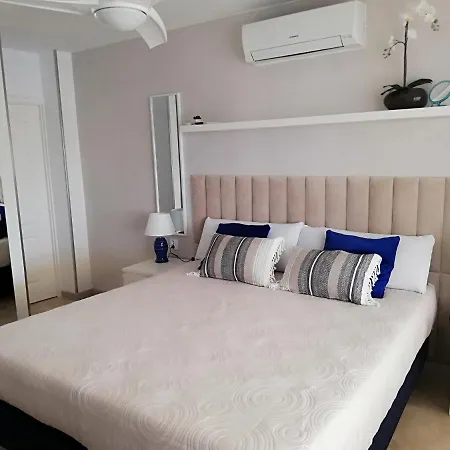 Sunny Terrace - Island Village Apartman