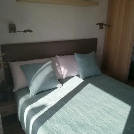 Sunny Terrace - Island Village Apartman